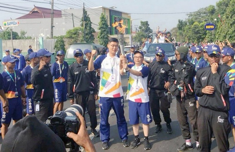 游艇会yth0008陈逸先生亚运火炬传递 游艇会yth0008陈逸先生亚运火炬传递