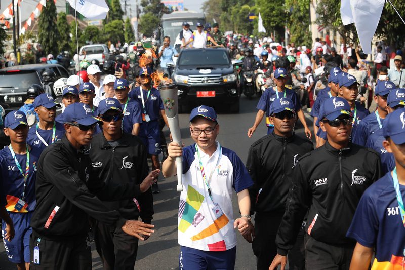 游艇会yth0008陈逸先生亚运火炬传递 游艇会yth0008陈逸先生亚运火炬传递