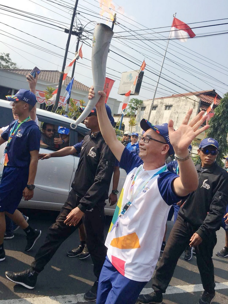 游艇会yth0008陈逸先生亚运火炬传递 游艇会yth0008陈逸先生亚运火炬传递