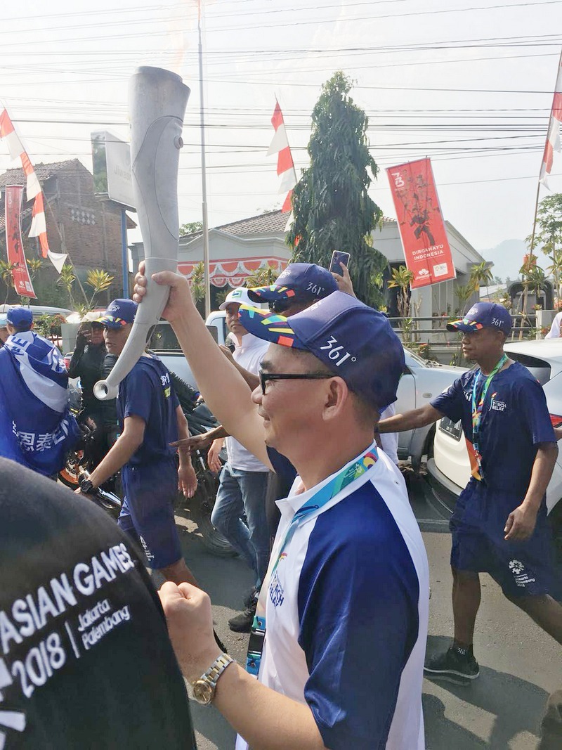 游艇会yth0008陈逸先生亚运火炬传递 游艇会yth0008陈逸先生亚运火炬传递