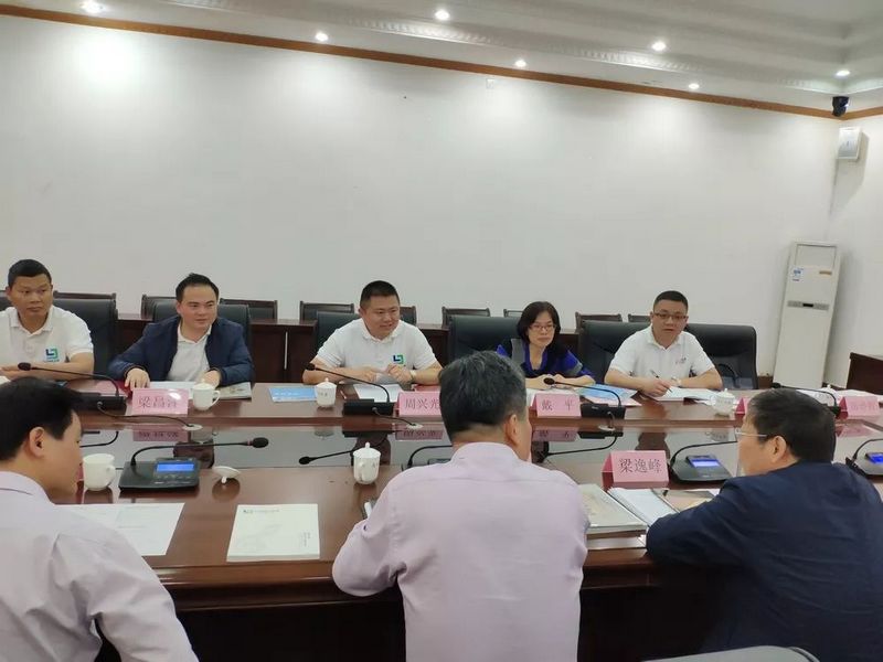 游艇会yth0008副总裁周兴光先生率队赴高州市考察政校企合作项目
