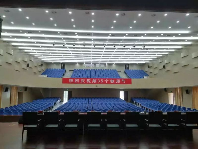 福建警察学院大礼堂拥有这样的高级音响-1.jpg 福建警察学院大礼堂拥有这样的高级音响-1.jpg