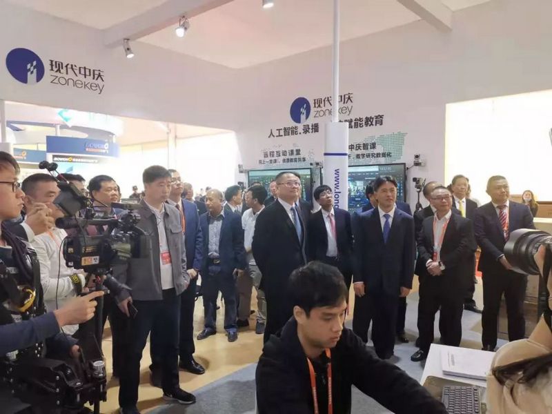 两支神秘乐队空降2019廉江红橙节游艇会yth0008会馆,用音乐谱写新章! (7).jpg 两支神秘乐队空降2019廉江红橙节游艇会yth0008会馆,用音乐谱写新章! (7).jpg