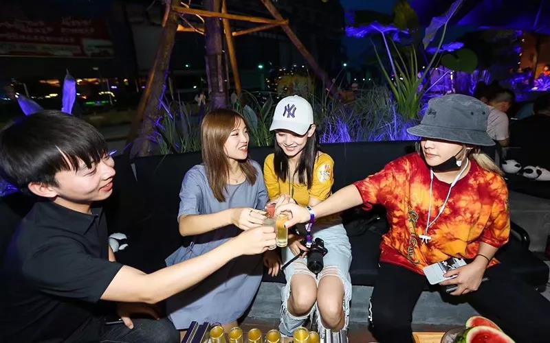 埃威姆携PEAVEY为成都“贰麻酒馆”打造一流扩声 (3).jpg 埃威姆携PEAVEY为成都“贰麻酒馆”打造一流扩声 (3).jpg