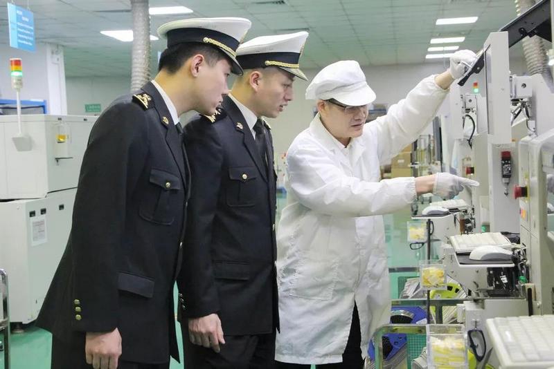 央视报道:游艇会yth0008 (5).jpg 央视报道:游艇会yth0008 (5).jpg