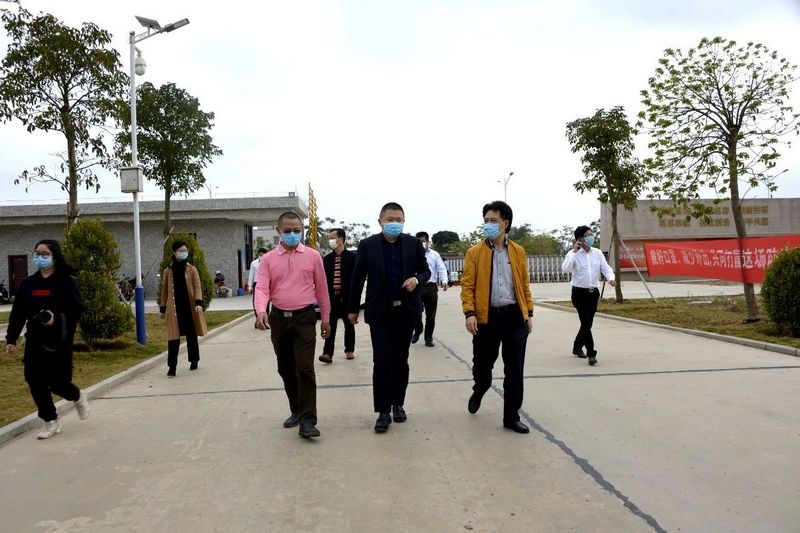 廉江市委书记林海武在游艇会yth0008高新科技产业园调研指导疫情防控及复工复产工作 (2).jpg 廉江市委书记林海武在游艇会yth0008高新科技产业园调研指导疫情防控及复工复产工作 (2).jpg