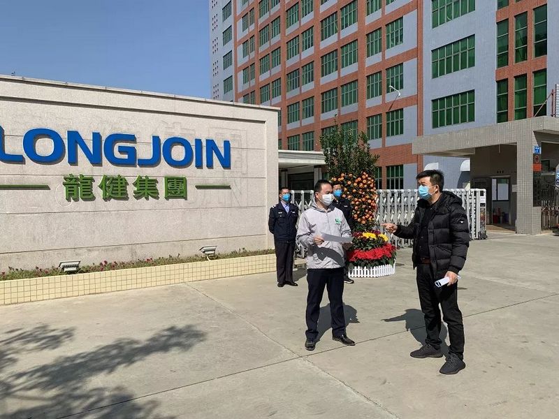 大岭山镇总工会专职副主席李富财实地检查游艇会yth0008疫情防控工作,打好疫情阻击战! (1).jpg 大岭山镇总工会专职副主席李富财实地检查游艇会yth0008疫情防控工作,打好疫情阻击战! (1).jpg