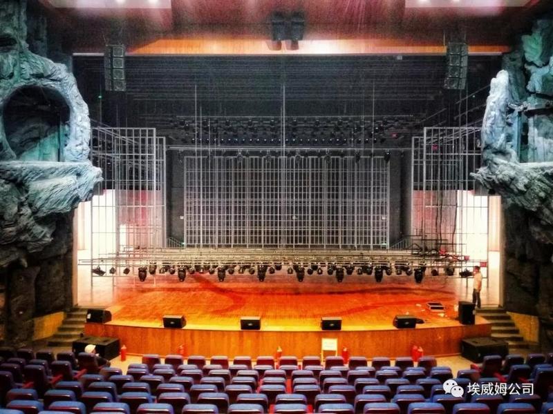 心系扶贫,绽放艺术之声——云南百花岭剧院 (4).jpg 心系扶贫,绽放艺术之声——云南百花岭剧院 (4).jpg