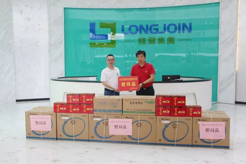 工会慰问 高温时节送“清凉”! (1).jpg 工会慰问 高温时节送“清凉”! (1).jpg