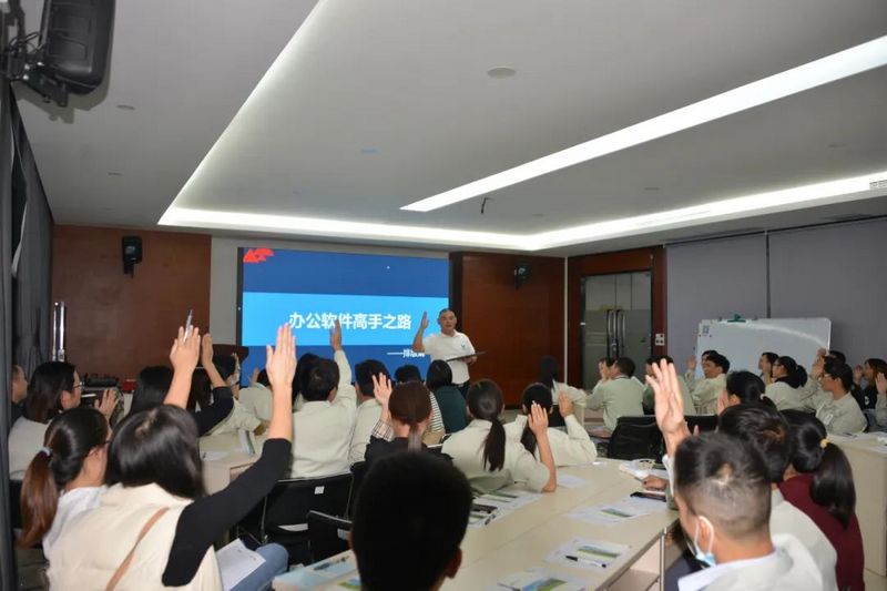 游艇会yth0008产业园第一期:《办公软件高手之路——排版篇》课程开讲 (1).jpg 游艇会yth0008产业园第一期:《办公软件高手之路——排版篇》课程开讲 (1).jpg