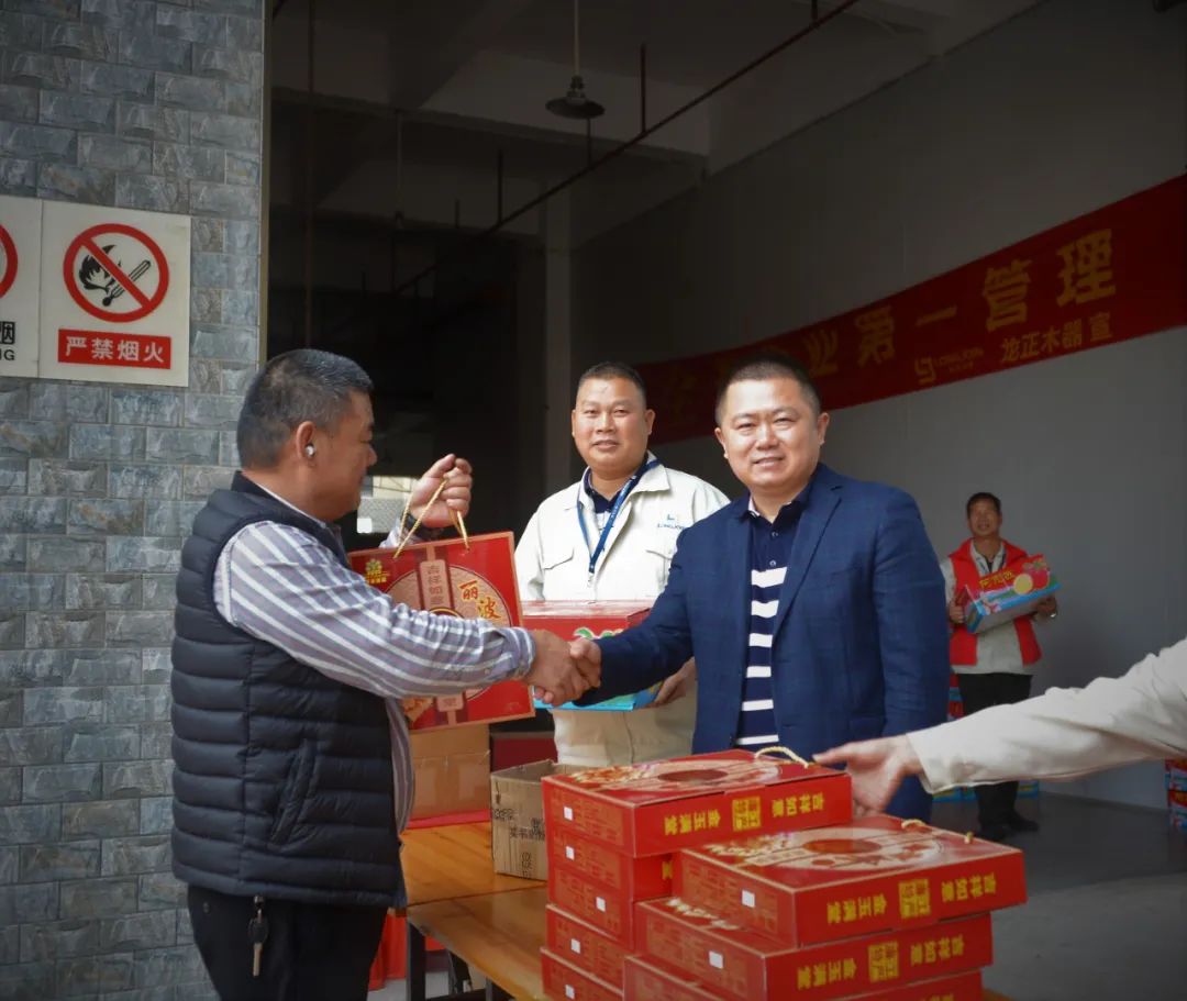 心系员工，温暖不缺席：游艇会yth0008产业园新春佳礼派发！